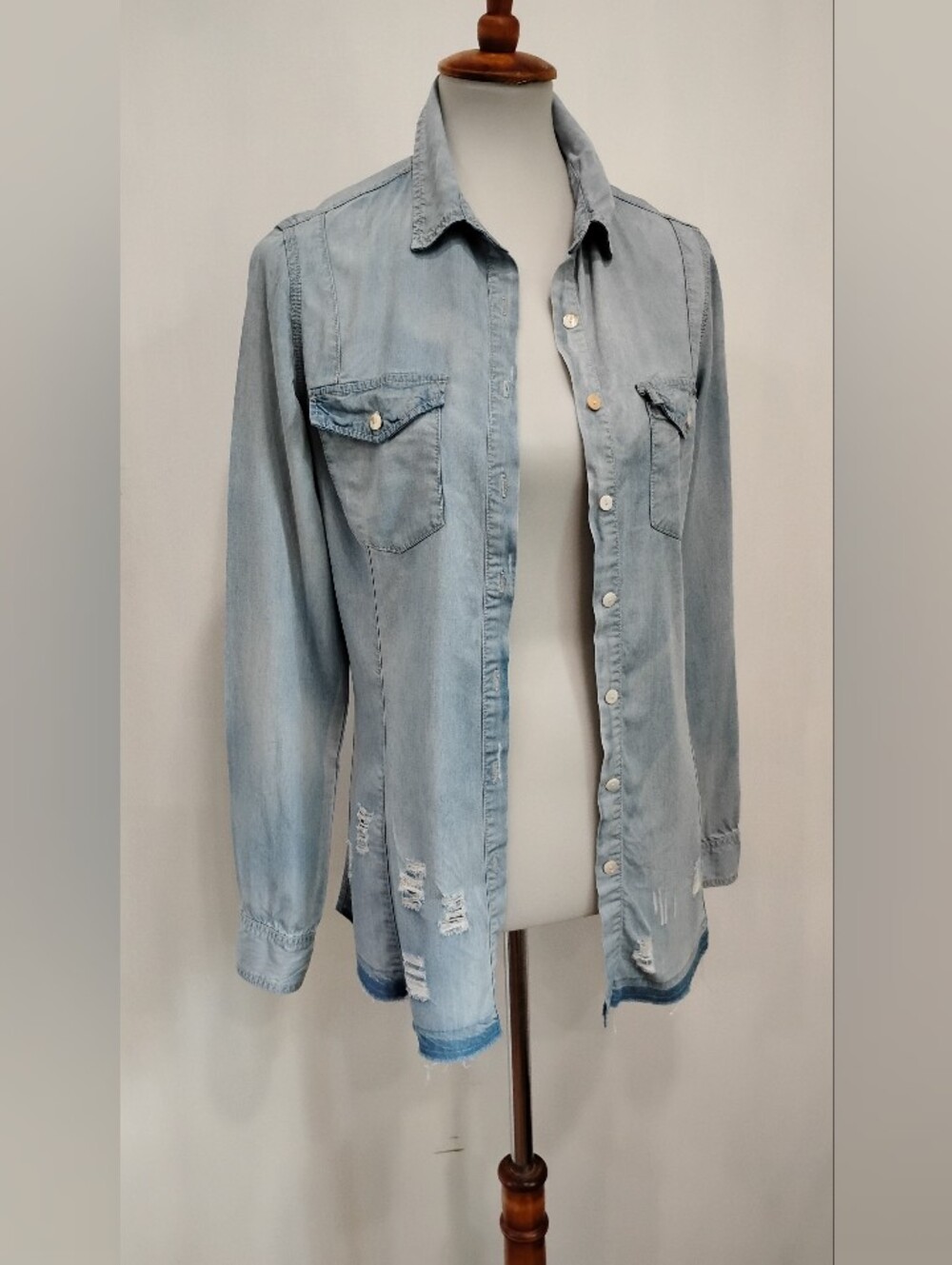 DISTRESSED DRESS FORUM BLOUSE - Picture 10 of 11
